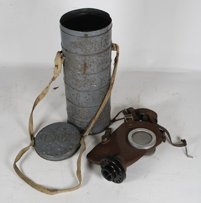 Lot 780 - A WW II Belgian S.B.A. L.207 respirator, in...