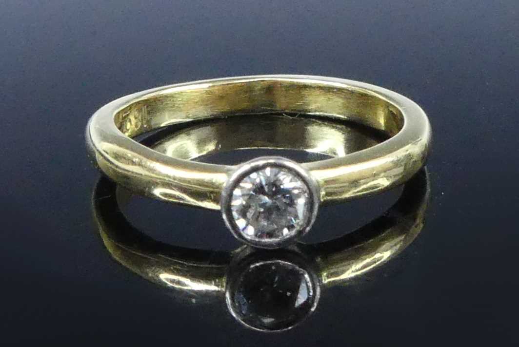 Lot 2514 - A yellow and white metal diamond solitaire...