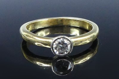 Lot 2514 - A yellow and white metal diamond solitaire...