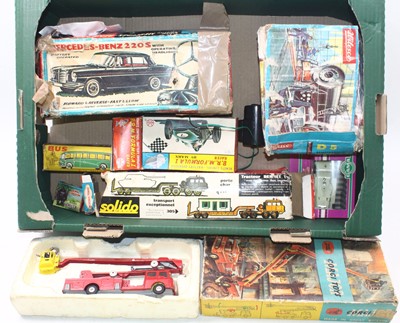 Lot 994 - A quantity of boxed miscellaneous diecast to...