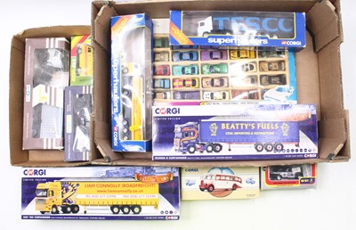 Lot 995 - Two boxes of boxed modern issue diecast to...