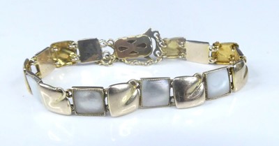 Lot 2578 - A yellow metal alternating square and mother...