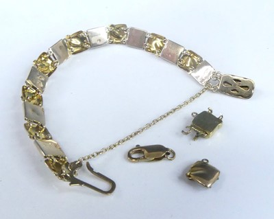 Lot 2578 - A yellow metal alternating square and mother...