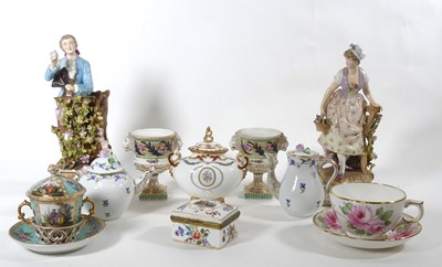 Lot 43 - A collection of ceramics, to include a Herend...