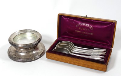 Lot 291 - An Elizabeth II silver stand, on a weighted...