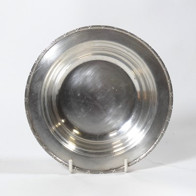 Lot 289 - A George V silver dish, having a reeded rim,...