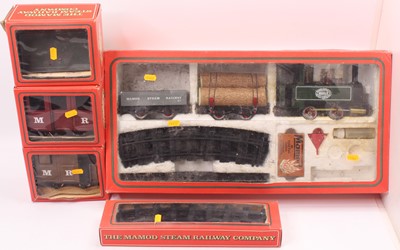 Lot 25 - Mamod RS1 set, comprising a green SL1 loco, of...