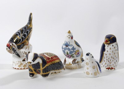 Lot 118 - A collection of five Royal Crown Derby...