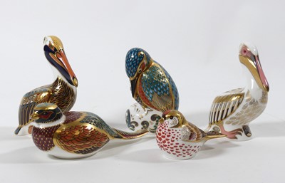 Lot 116 - A collection of five Royal Crown Derby...