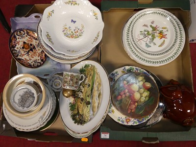 Lot 74 - A collection of ceramics, to include...