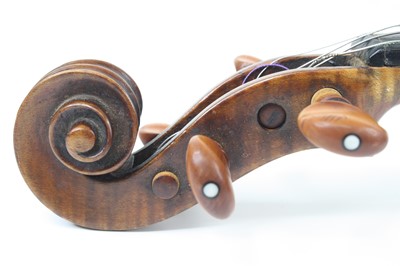 Lot 596 - A late 19th / early 20th century violin,...