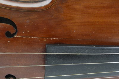 Lot 596 - A late 19th / early 20th century violin,...