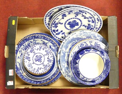 Lot 153 - A collection of blue and white ceramics, to...