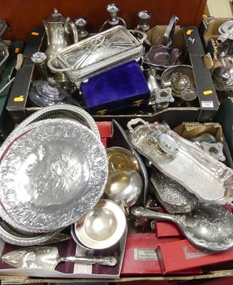 Lot 246 - Two boxes of miscellaneous metalware, to...