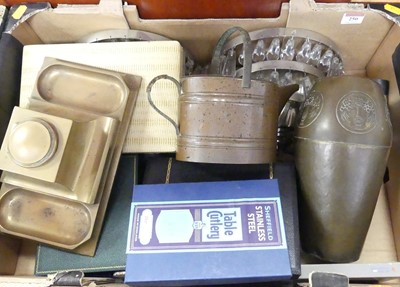 Lot 250 - A box of miscellaneous items to include an...