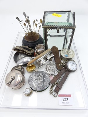 Lot 423 - A collection of miscellaneous items to inlcude...