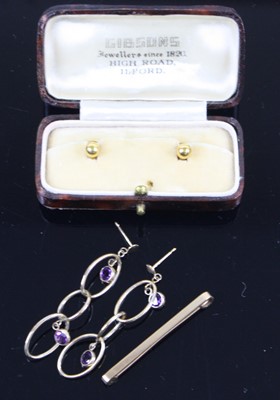 Lot 311 - A cased pair of 9ct gold collar studs;...