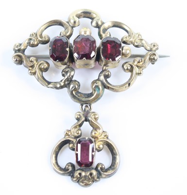 Lot 312 - An Edwardian pinchbeck and garnet set openwork...