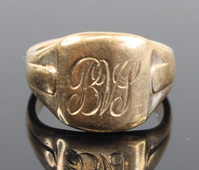 Lot 330 - A Victorian style 9ct gold signet ring, with...