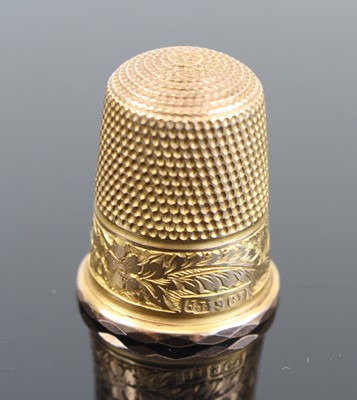 Lot 358 - A circa 1900 9ct gold thimble, sponsor JJB, 4.1g