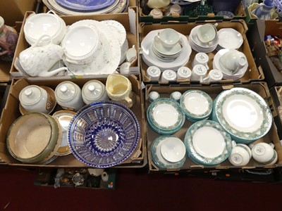 Lot 614 - A collection of ceramics and glass ware to...