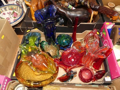 Lot 621 - A collection of coloured glassware to include...