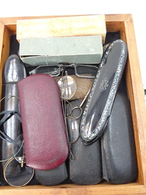 Lot 506 - A collection of miscellaneous items to include...