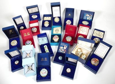 Lot 510 - A collection of assorted boxes Halcyon Days...