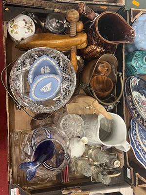 Lot 664 - A collection of miscellaneous items, to...