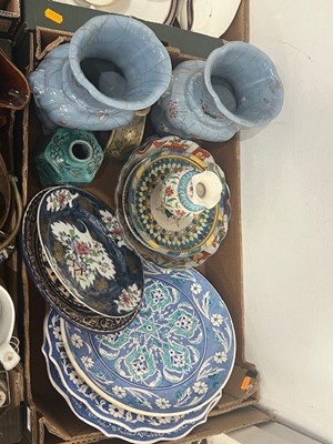 Lot 665 - A collection of Oriental ceramics, to include...