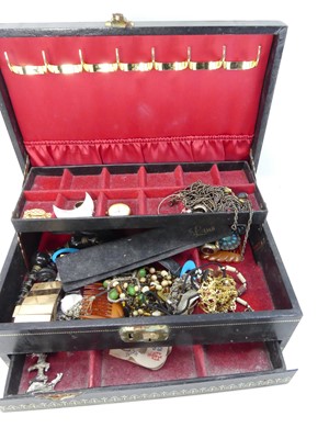 Lot 518 - A collection of assorted costume jewellery, to...