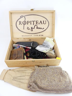 Lot 537 - A box of miscellaneous items to include a pair...