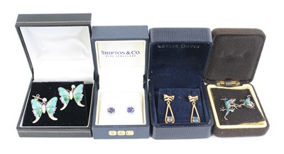 Lot 379 - Assorted ear studs, to include a pair of...