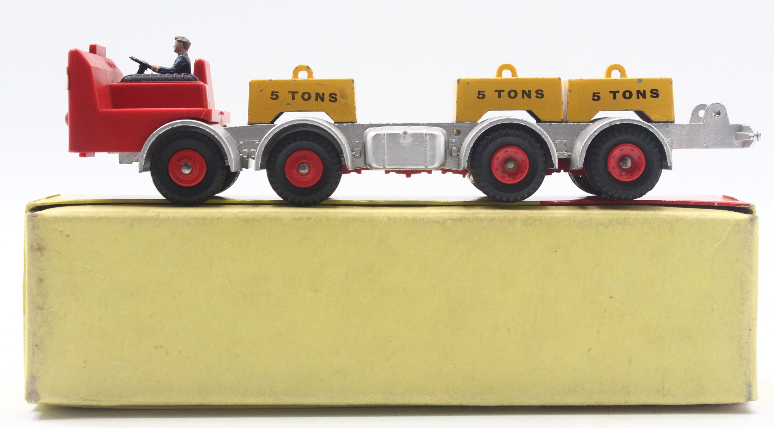 Lot 1302 - Dinky Toys No. 936 Leyland 8-wheel chassis