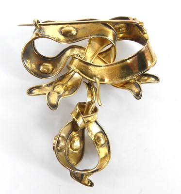 Lot 2541 - A George III pinchbeck scrollwork brooch, with...