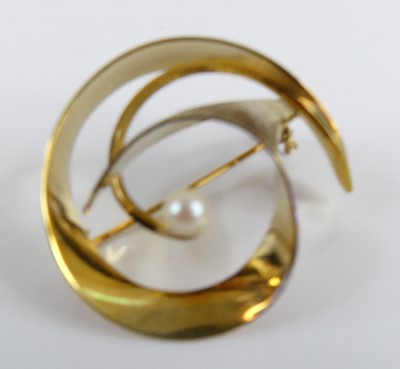Lot 2542 - A 14ct yellow gold modern scrollwork brooch,...