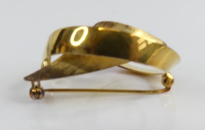 Lot 2542 - A 14ct yellow gold modern scrollwork brooch,...
