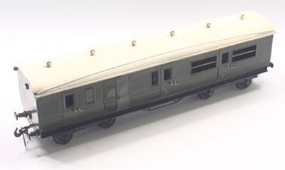 Lot 106 - Bing Gauge 1 tinplate bogie corridor coach,...