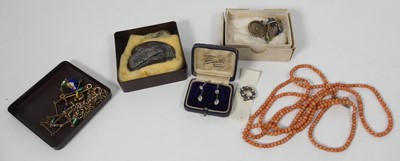 Lot 296 - A collection of costume jewellery to include a...