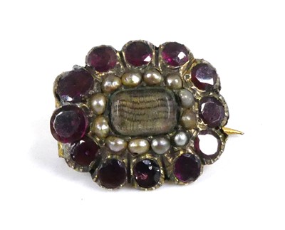 Lot 2529 - Three yellow and rose metal assorted mourning...