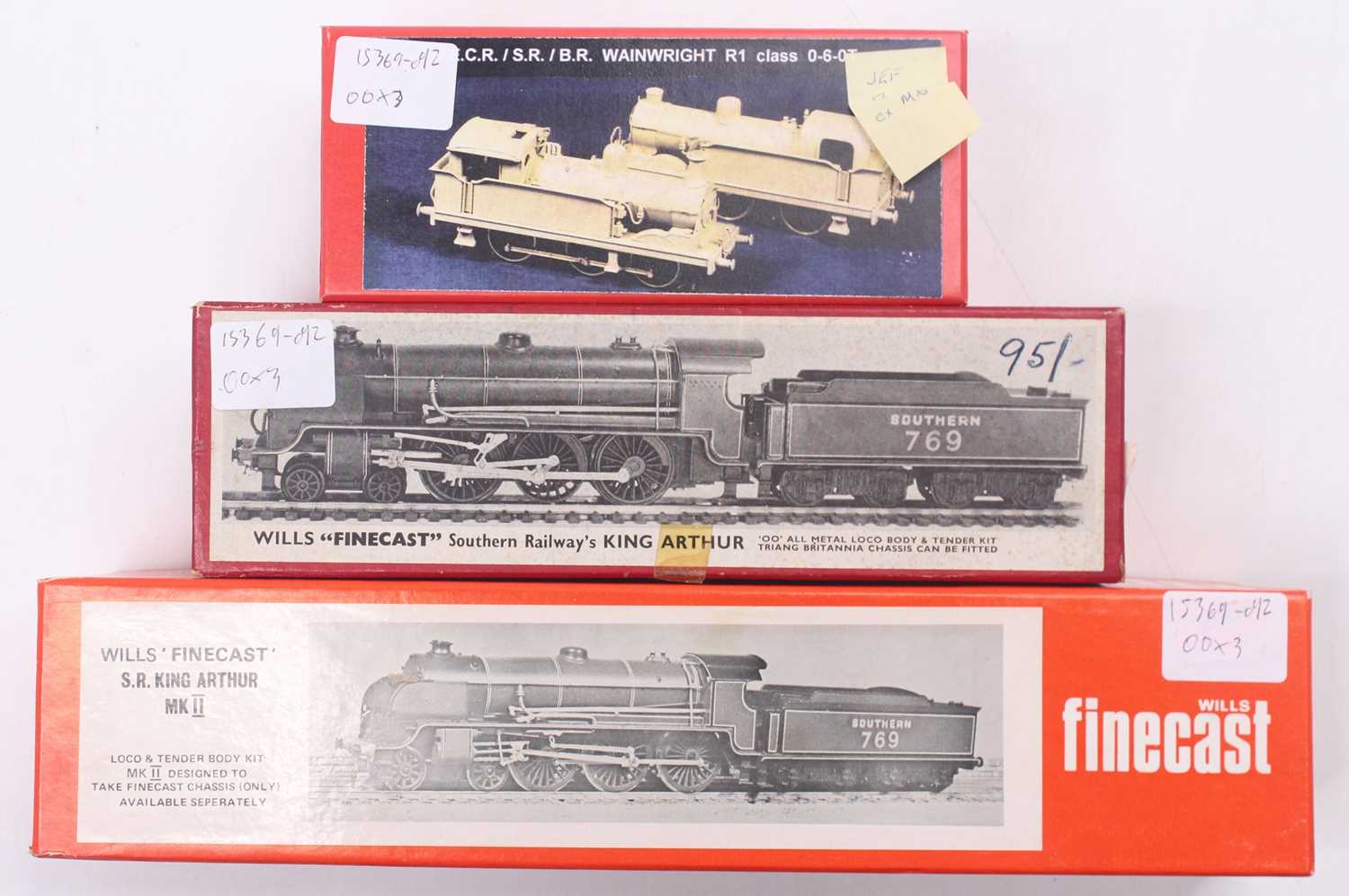 Lot 528 - Three 00 gauge unmade kits to include a South...