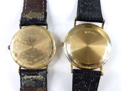 Lot 2535 - A modern gent's 14ct gold cased quartz...