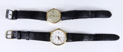 Lot 2535 - A modern gent's 14ct gold cased quartz...