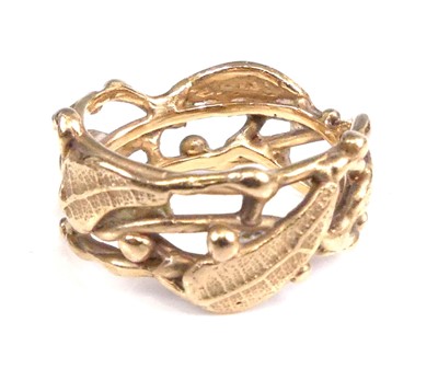 Lot 2538 - A yellow metal carved fern leaf band ring,...