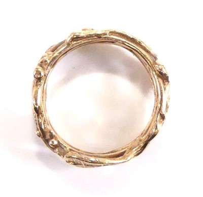 Lot 2538 - A yellow metal carved fern leaf band ring,...