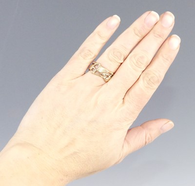 Lot 2538 - A yellow metal carved fern leaf band ring,...