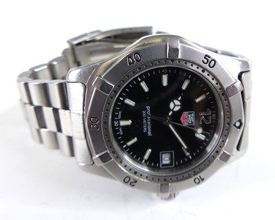 Lot 2658 - A Tag Heuer unisex professional steel cased...