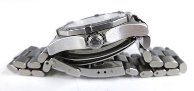 Lot 2658 - A Tag Heuer unisex professional steel cased...