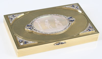 Lot A George V 18 carat gold snuff-box, of hinged...