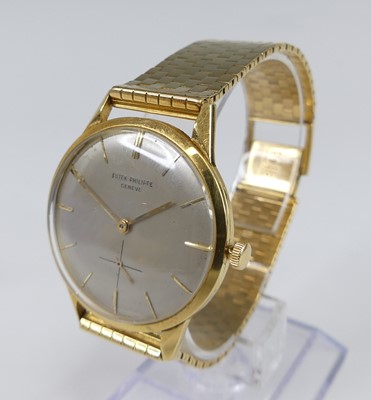 Lot 2763 - A Patek Philippe Calatrava gents 18ct gold...